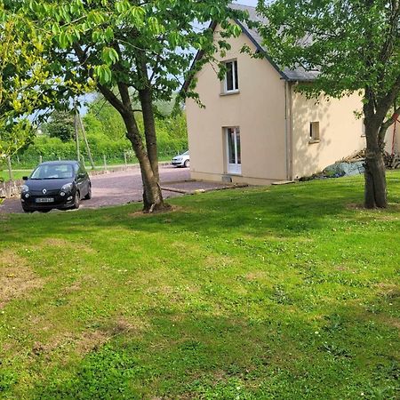L Etablissement Gold Beach Propose 1 Hebergement , Maison 80M2 Avec Terrain 500M2, Parking Prive A 4 Min Du Port Artificiel D Arromanches, Services Accueil Personnalise, Lits Faits, Serviettes, Menage, Netflix, Wifi Ryes Экстерьер фото