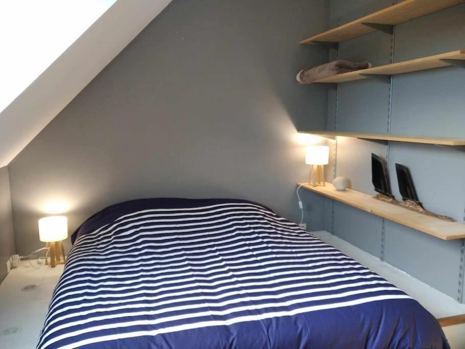 L Etablissement Gold Beach Propose 1 Hebergement , Maison 80M2 Avec Terrain 500M2, Parking Prive A 4 Min Du Port Artificiel D Arromanches, Services Accueil Personnalise, Lits Faits, Serviettes, Menage, Netflix, Wifi Ryes Экстерьер фото