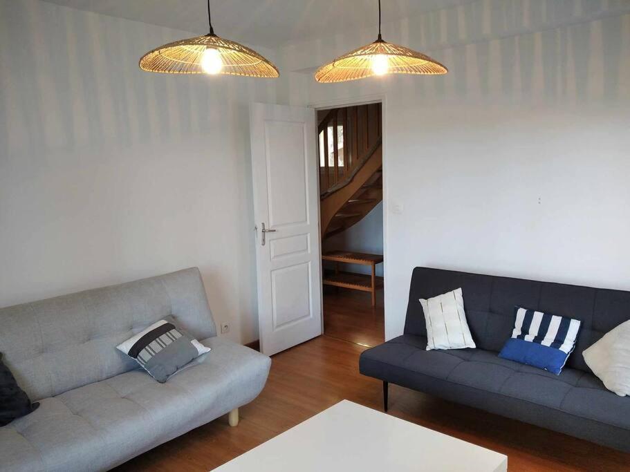 L Etablissement Gold Beach Propose 1 Hebergement , Maison 80M2 Avec Terrain 500M2, Parking Prive A 4 Min Du Port Artificiel D Arromanches, Services Accueil Personnalise, Lits Faits, Serviettes, Menage, Netflix, Wifi Ryes Экстерьер фото