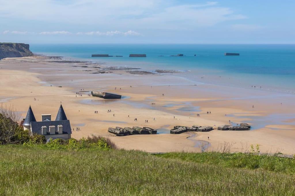 L Etablissement Gold Beach Propose 1 Hebergement , Maison 80M2 Avec Terrain 500M2, Parking Prive A 4 Min Du Port Artificiel D Arromanches, Services Accueil Personnalise, Lits Faits, Serviettes, Menage, Netflix, Wifi Ryes Экстерьер фото