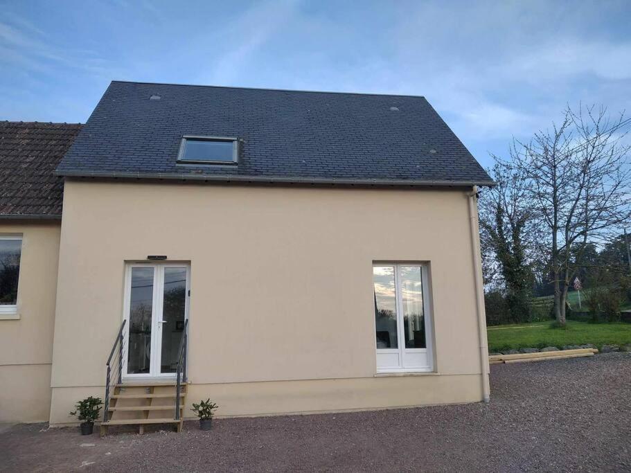 L Etablissement Gold Beach Propose 1 Hebergement , Maison 80M2 Avec Terrain 500M2, Parking Prive A 4 Min Du Port Artificiel D Arromanches, Services Accueil Personnalise, Lits Faits, Serviettes, Menage, Netflix, Wifi Ryes Экстерьер фото