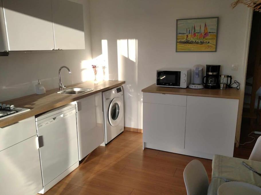 L Etablissement Gold Beach Propose 1 Hebergement , Maison 80M2 Avec Terrain 500M2, Parking Prive A 4 Min Du Port Artificiel D Arromanches, Services Accueil Personnalise, Lits Faits, Serviettes, Menage, Netflix, Wifi Ryes Экстерьер фото