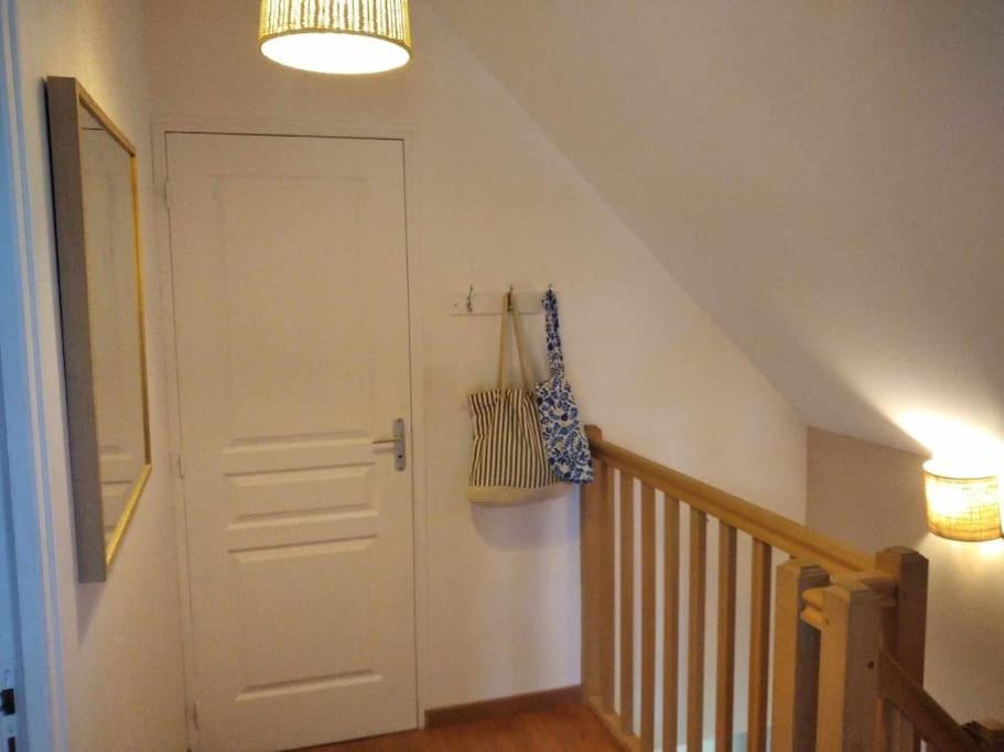 L Etablissement Gold Beach Propose 1 Hebergement , Maison 80M2 Avec Terrain 500M2, Parking Prive A 4 Min Du Port Artificiel D Arromanches, Services Accueil Personnalise, Lits Faits, Serviettes, Menage, Netflix, Wifi Ryes Экстерьер фото