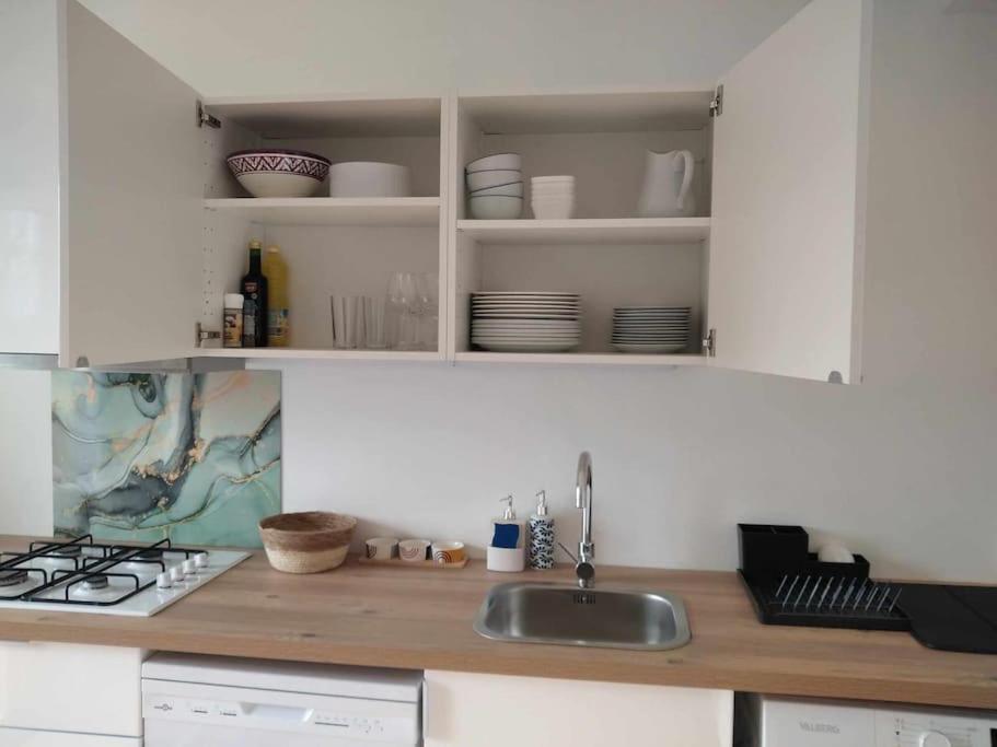 L Etablissement Gold Beach Propose 1 Hebergement , Maison 80M2 Avec Terrain 500M2, Parking Prive A 4 Min Du Port Artificiel D Arromanches, Services Accueil Personnalise, Lits Faits, Serviettes, Menage, Netflix, Wifi Ryes Экстерьер фото